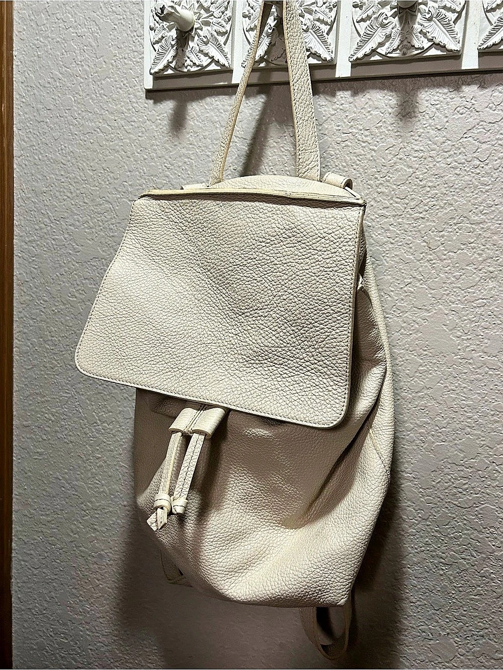 Vittoria Napoli Backpack in Cream